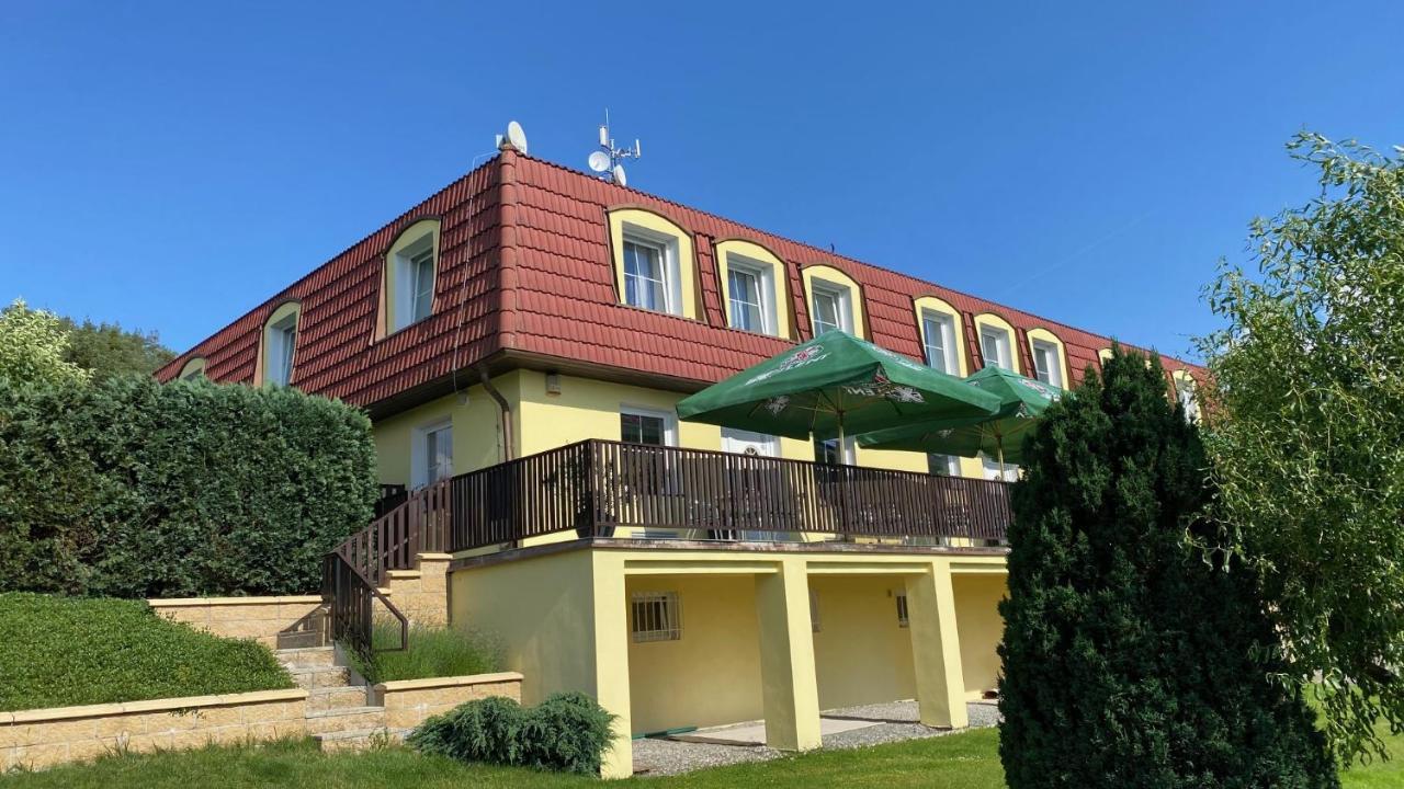 Kamyk nad Vltavou 卡梅克旅馆酒店 外观 照片